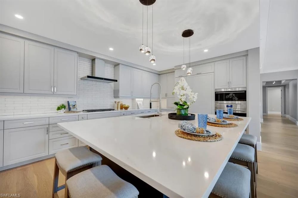 1130 3rd Ave. S 512 – #226027313 - Naples Square
