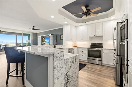 425 Cove Tower Dr. 1002 – #226026773