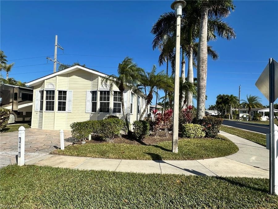1671 Diamond Lake Cir. – #226006255