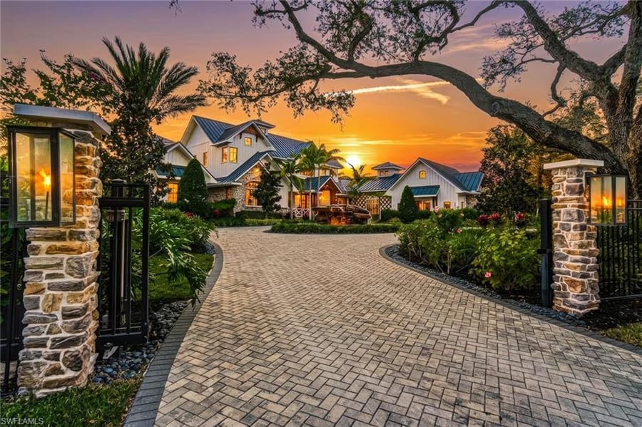 325 Cocohatchee Blvd. – #226007977