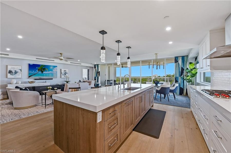 13935 Old Coast Rd. 406 – #226010752