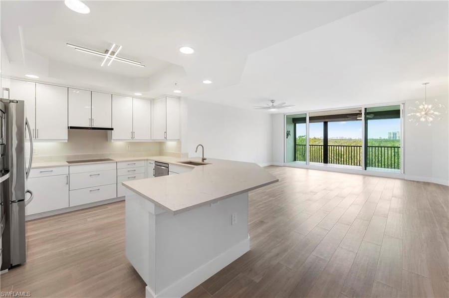 425 Cove Tower Dr. 403 – #226014924