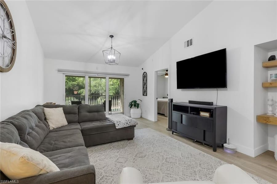 241 Robin Hood Cir. 202 – #226020409