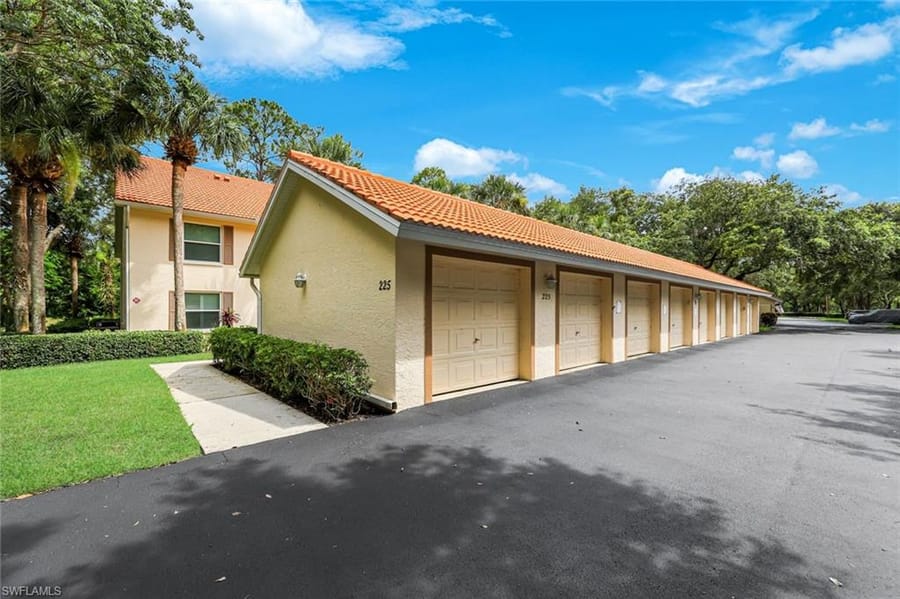 225 Robin Hood Cir. 101 – #226020731
