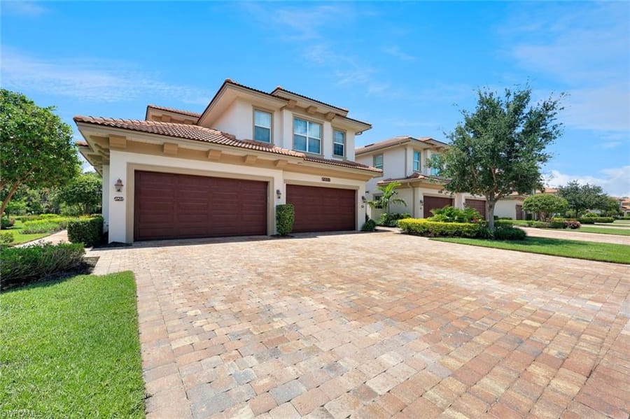 7801 Hawthorne Dr. 2701 – #226027601